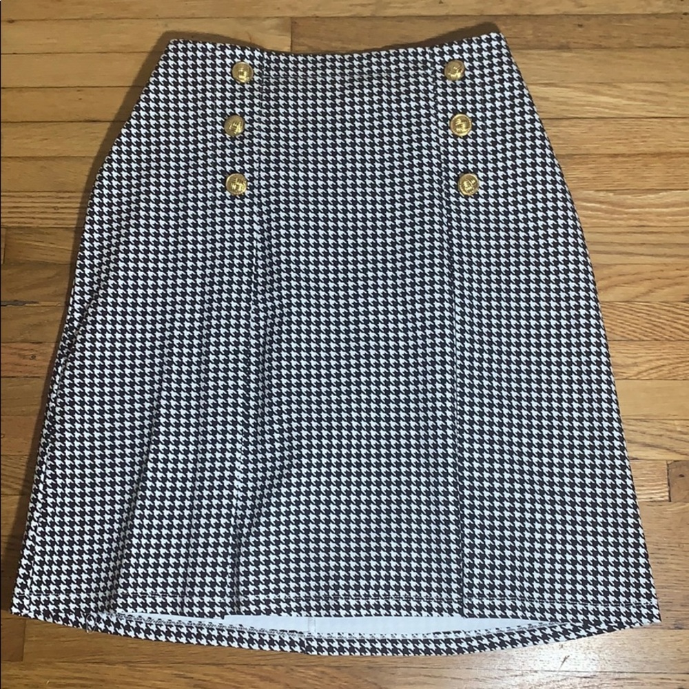 Metro style patterned skirt